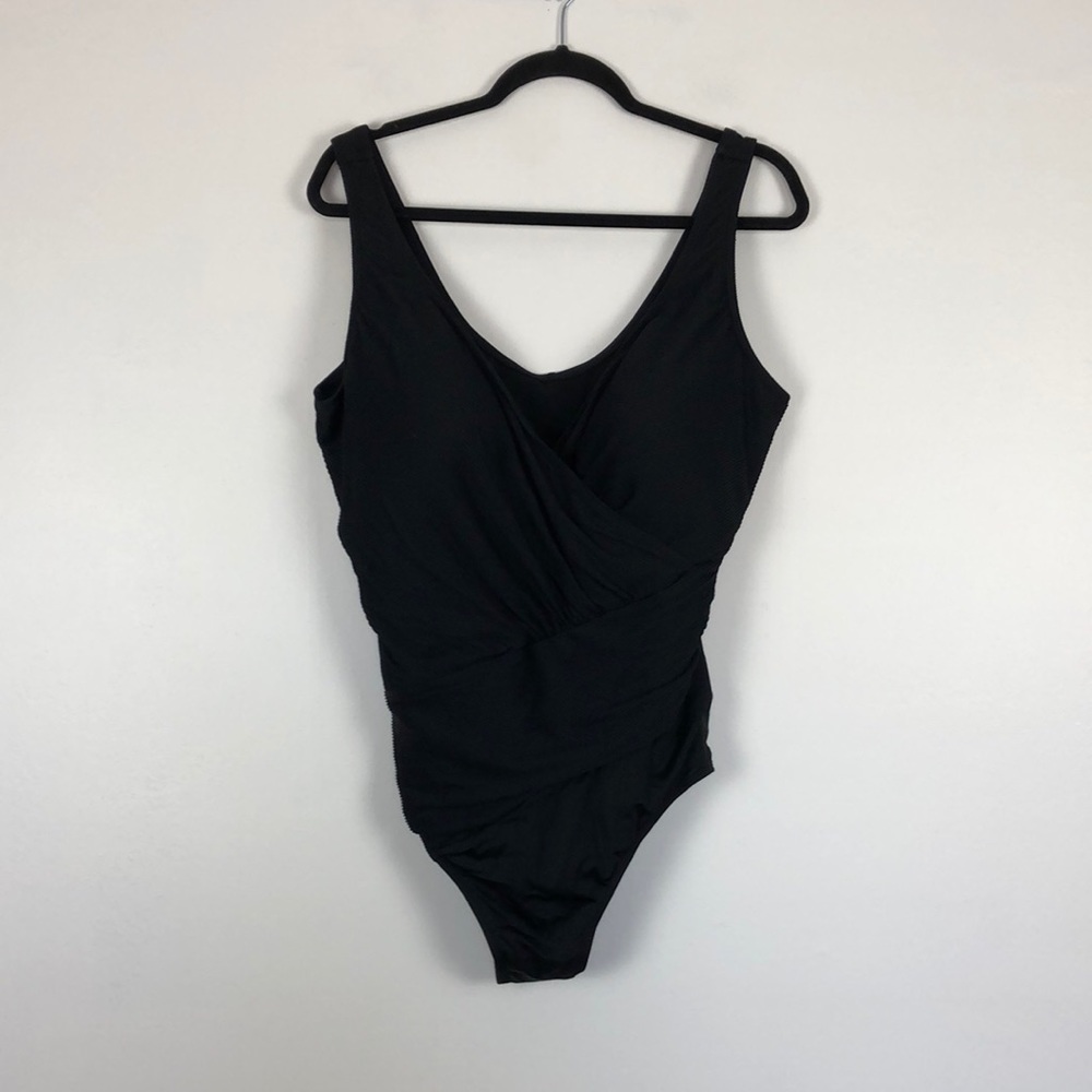 Swimsuit For All black one piece V neck builtin bra swimsuit Size 22